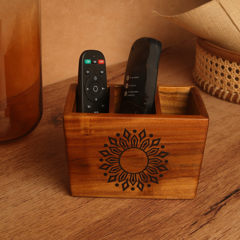 Stylish Teak Holder with Modern Mandala Art