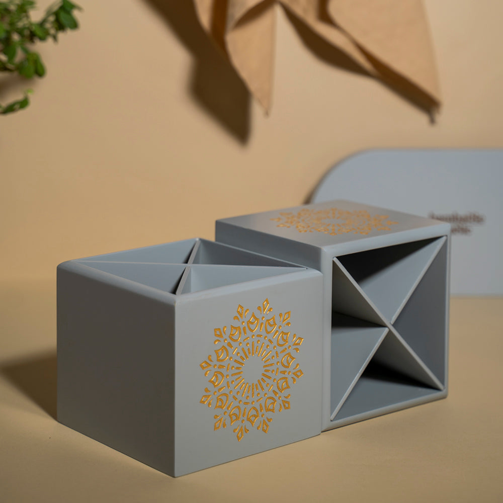 Stylish Spoon Holder with 4 Divided Sections made by bambaise