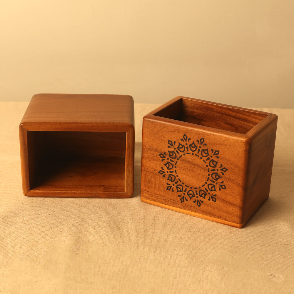 Wooden Cutlery Holder for Dining Table Organization