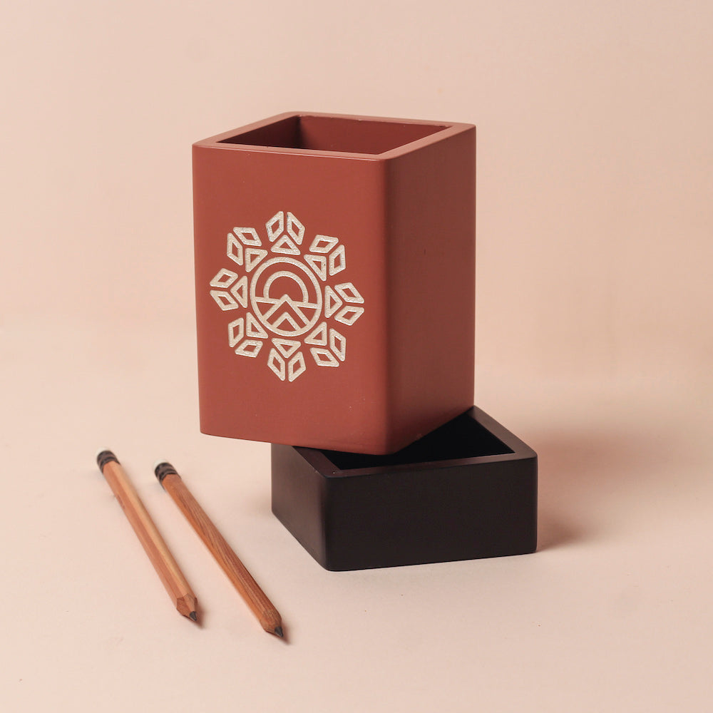 This beautiful mandala pen stand keep your pens and pencils organized